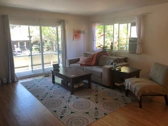 Roomnear University Ave. < 10 minutes to Stanford campus. Jan 1st 2