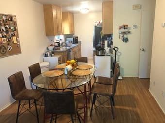 Roomnear University Ave. < 10 minutes to Stanford campus. Jan 1st 3