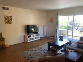 Roomnear University Ave. < 10 minutes to Stanford campus. Jan 1st 4