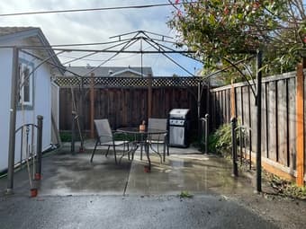 Small back yard cottage full privacy 1