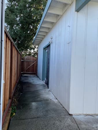 Small back yard cottage full privacy 2