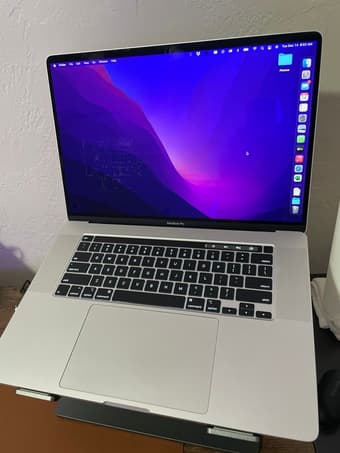 MacBook Pro 16" 8-core Intel Core i9 1TB storage 1