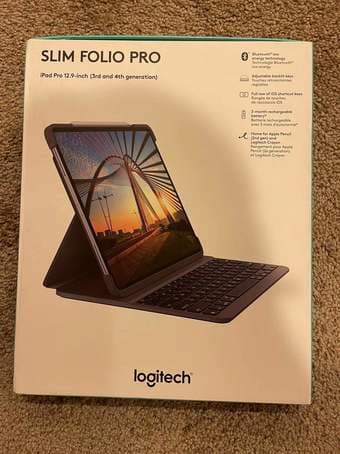 Logitech SLIM FOLIO PRO Backlit Bluetooth Keyboard Case for iPad Pro 3