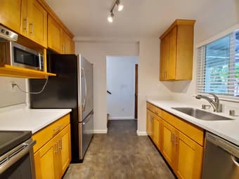 3 Bed / 2 Bath House near Woodside Plaza and 280 2