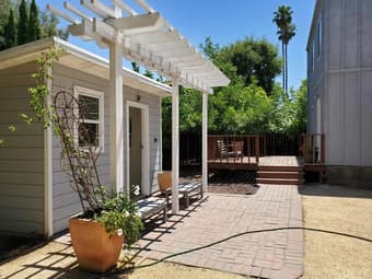 3 Bed / 2 Bath House near Woodside Plaza and 280 4