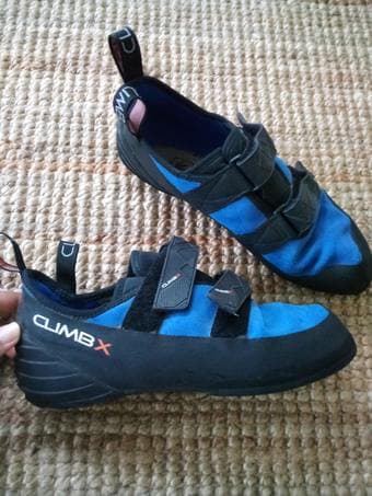 Women's size 9 climbing shoes 1