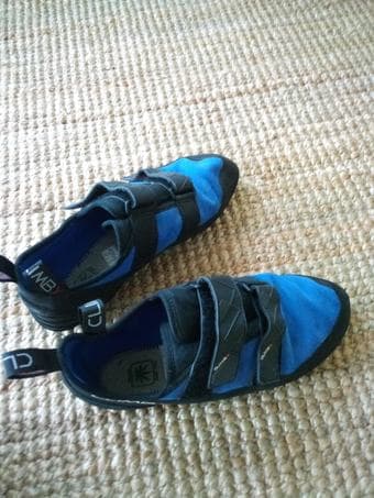 Women's size 9 climbing shoes 2