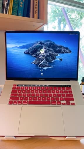 MacBook Pro 16" 8-core Intel Core i9 1TB storage 1