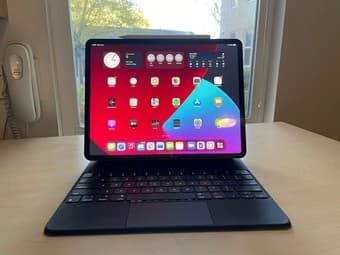 iPad Pro 12.9 (M1 2021) 512 GB plus keyboard plus pencil 2 in warranty 2