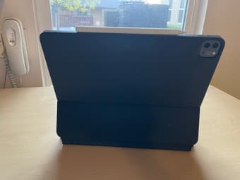 iPad Pro 12.9 (M1 2021) 512 GB plus keyboard plus pencil 2 in warranty 4