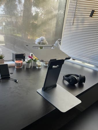 computer stand (worth 75$) 1