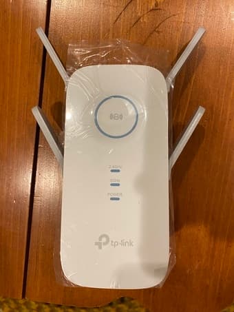 WiFi range extender: TP Link AC2600 WiFi Extender, Model RE650 2