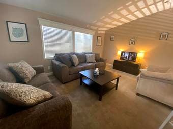 PRIVATE ROOM AVAILABLE IMMEDIATELY 1