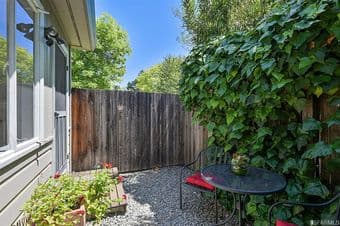 Studio in downtown Los Altos 4