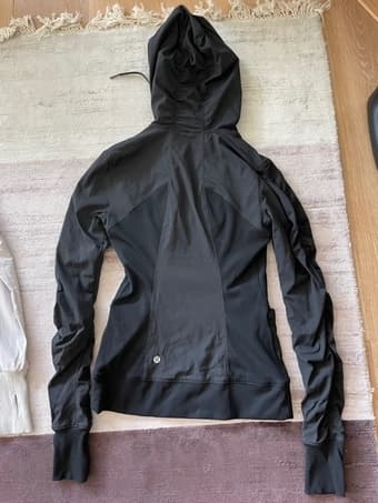 Lululemon women jackets size 2-4 4