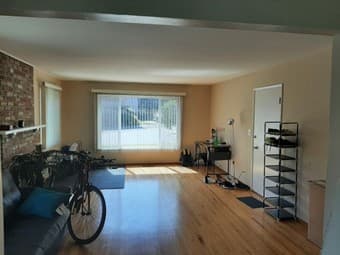 BEAUTIFUL ROOM AVAILABLE IN SPACIOUS APARTMENT 4