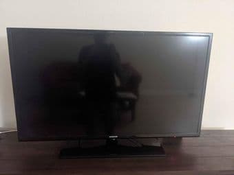 TV - Samsung 40" 1