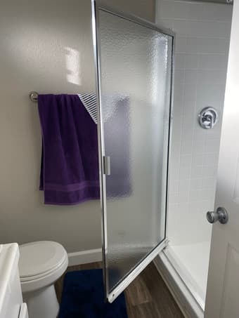Looking for right tenant to share 2br/2ba apartment at Mountain View 4