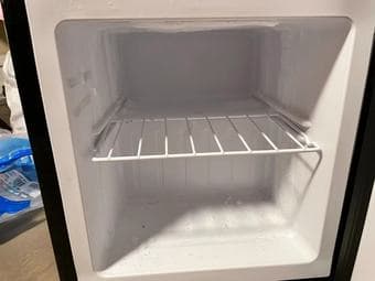 Refrigerator in great condition 2