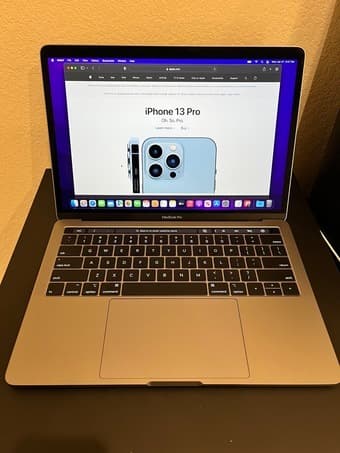 2019 MacBook Pro 13" (i5, 8GB, Touch Bar) Mint Condition + New Battery 1
