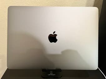 2019 MacBook Pro 13" (i5, 8GB, Touch Bar) Mint Condition + New Battery 2