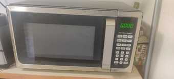 Hamilton Beach 0.9 Cu. Ft. Stainless Steel Countertop Microwave Oven 1