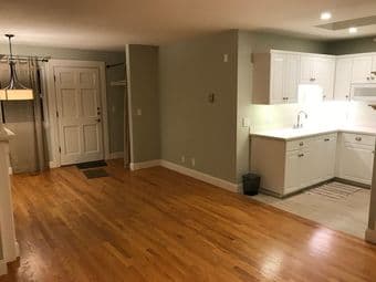 Furnished Studio Apartment w/Balcony in Downtown Palo Alto 4