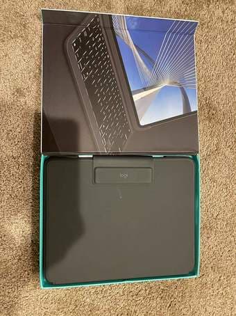 Logitech SLIM FOLIO PRO Backlit Bluetooth Keyboard Case for iPad Pro 3