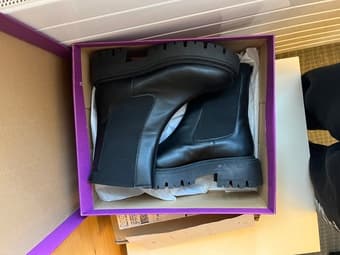 new in box vegan leather Chelsea boots size EU 41 (US 10) 2