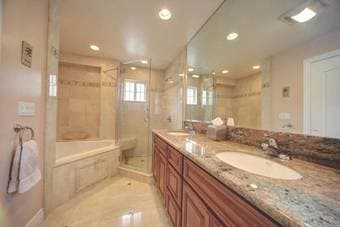 Gorgeous Master Bedroom for Rent in Newly Renovated Palo Alto Home 2