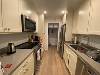 Private furnished room available starting April 1, close to campus 3