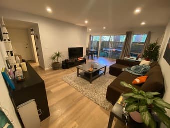 Private furnished room available starting April 1, close to campus 4