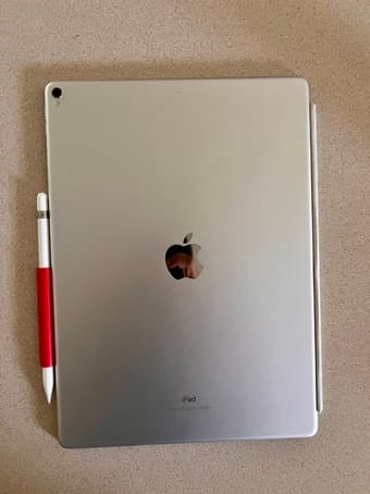 iPad Pro 12.9 + Apple Pencil + Folio 4