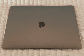 15.4 inch MacBook Pro with Touch Bar 3