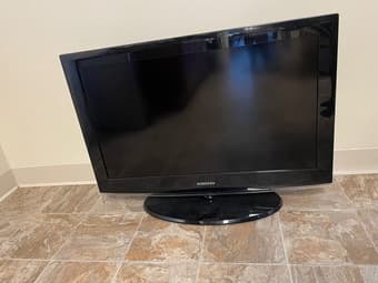Samsung 31.5" TV 1