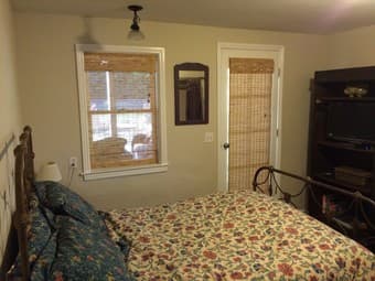 Spacious 1BD/1B unfurnished flat 4