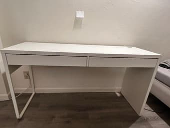 Free desk 1