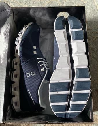 2 pairs On Cloud (M10, W7) 2