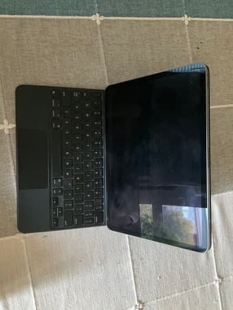 iPad pro 11 inch 3rd gen (2018) + magic keyboard 1