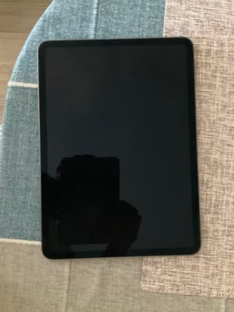 iPad pro 11 inch 3rd gen (2018) + magic keyboard 2