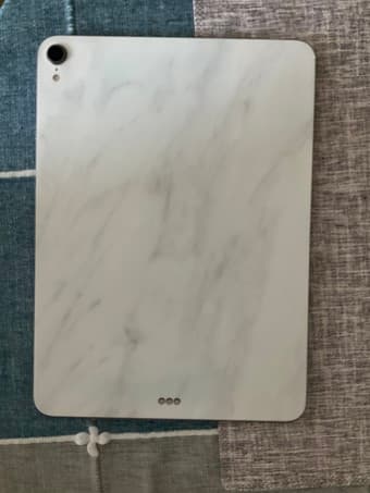 iPad pro 11 inch 3rd gen (2018) + magic keyboard 3