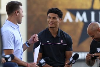 Stanford Football Captain Wide Receiver looking for Apt from Oct-Dec 2