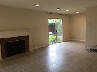 2 Br /1.5 Ba townhouse walking distance to campus (College Terrace) 2