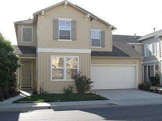 Room Available in beautiful big house 1