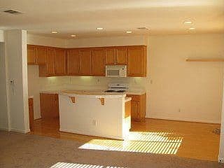 Room Available in beautiful big house 2