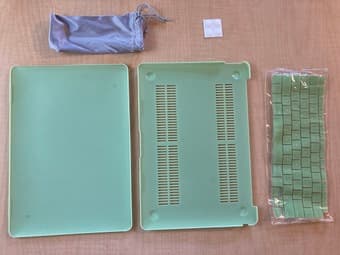 BRAND NEW 13'' Macbook Pro Case with keyboard protector 2