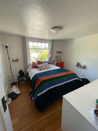 Furnished room in beautiful furnished house close to Stanford 1