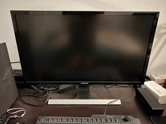 SAMSUNG UE57 Series 28-Inch 4K UHD (3840x2160) Computer Monitor 1