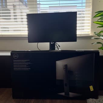 Dell UltraSharp U2720Q 27 Inch 4K Monitor 3