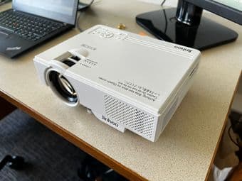 Nisoo Mini video projector 1